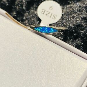 Elegant Sterling sliver Blue opal Women's Ring size 9